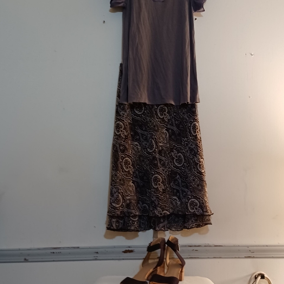 Shirt and skirt - Picture 3 of 5